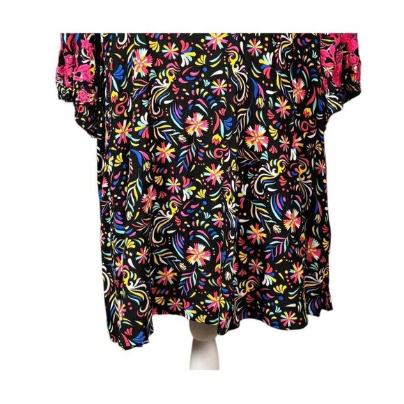 Savanna Jane Top Size 3X Black Abstract Embroidered Floral Boho Artsy Cottage - Picture 6 of 9